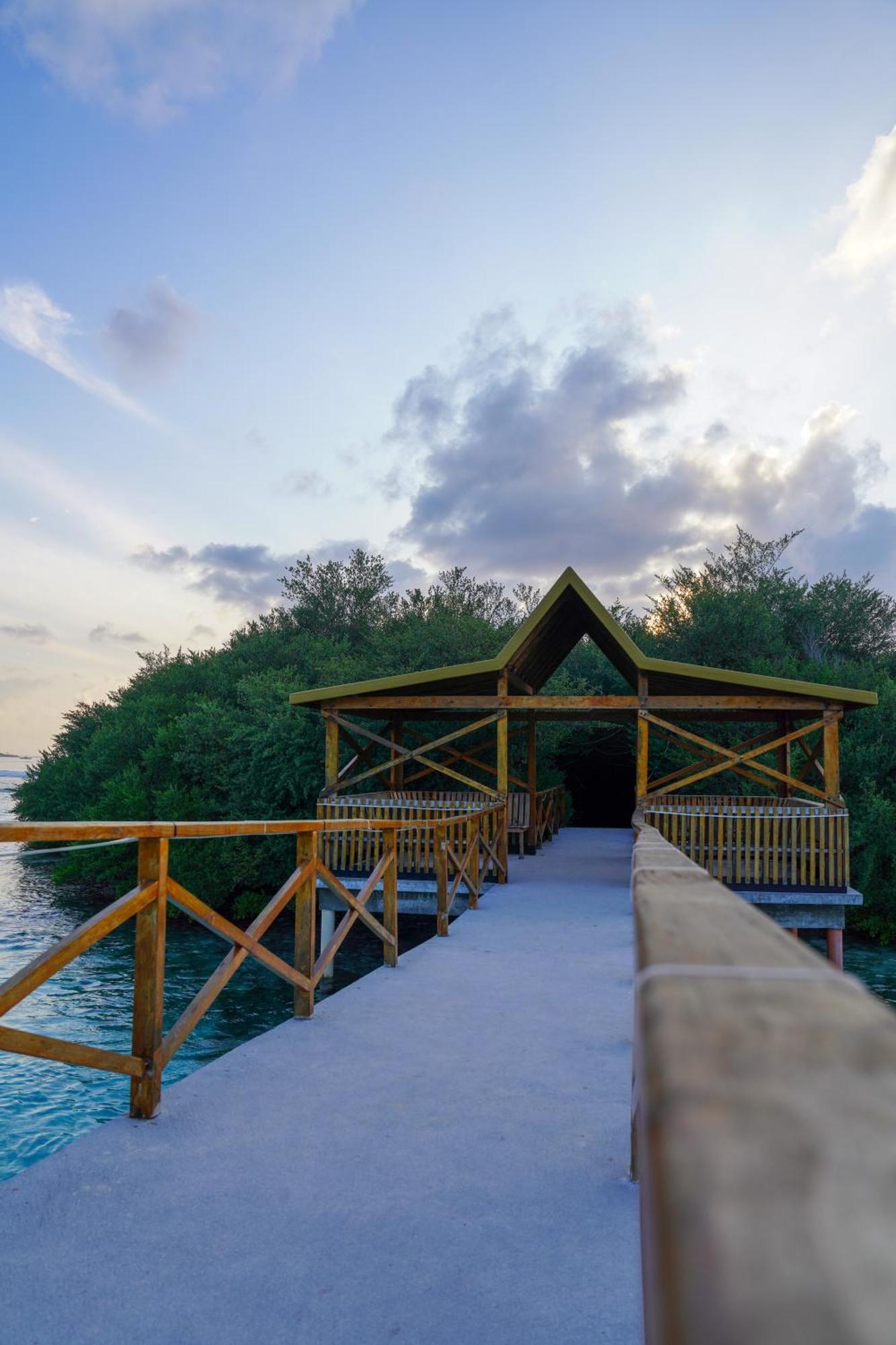 Sun & Surf Hotell Thulusdhoo Eksteriør bilde